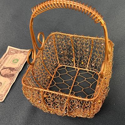 GOLD WIRE AND BALL DECORATIVE BASKET