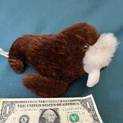 KNICKERBOCKER WALRUS PLUSH TOY