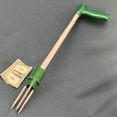 GARDENING WEED DIGGER HAND MODEL 20â€ PISTOL TYPE GRIP