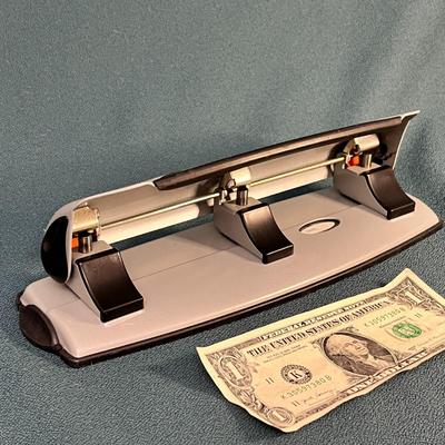 WELL MADE SWINGLINE 3 HOLE PAPER PUNCH