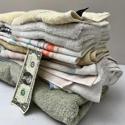 BUNDLE OF TOWELS RAGS