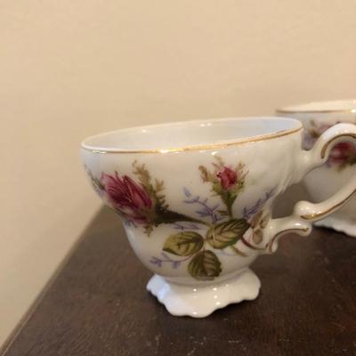 Lot of 4 tea cups, 4 saki cups, 5 gold rim trinket plates, 2 saucers.