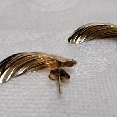Vintage Sculpted Textured 14K Earrings