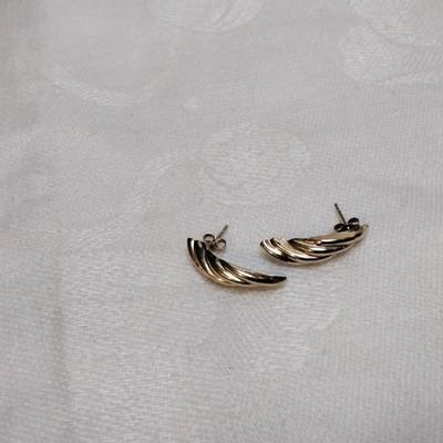 Vintage Sculpted Textured 14K Earrings