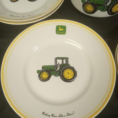 8 JOHN DEERE BOWLS AND A CANISTER