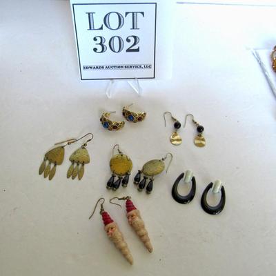 Lot of Modern Earrings