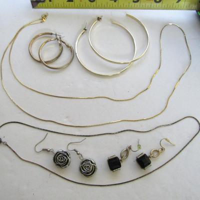 Lot of Comtemporary Big Jewelry, Long Necklaces