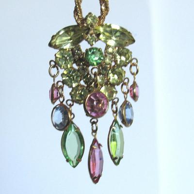 Lot 321: Pretty Multi Colored Necklace, Sturdy Chain