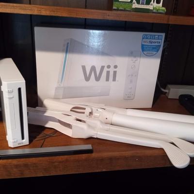 Wii GAMING CONSOLE WITH Wii SPORTS & MORE