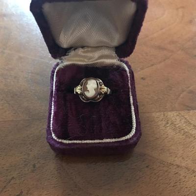 10KT GOLD CAMEO RING