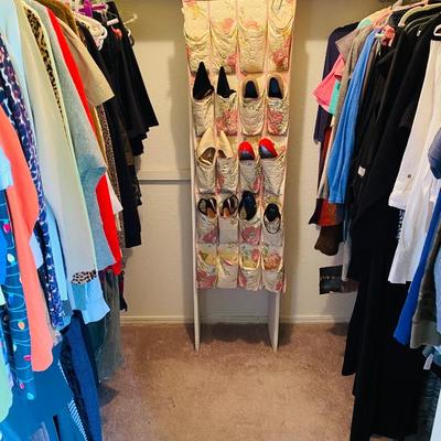 Lot 5: Women's Clothing (Closet)