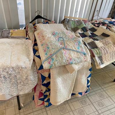 Lot 13: Quilts & Home Decor