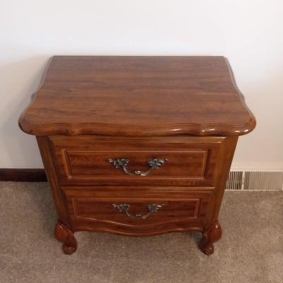 2 DRAWER NIGHT STAND WITH A TABLE LAMP