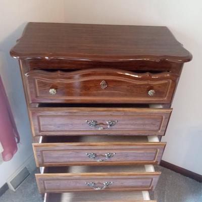 5 DRAWER CHEST OF DRAWERS