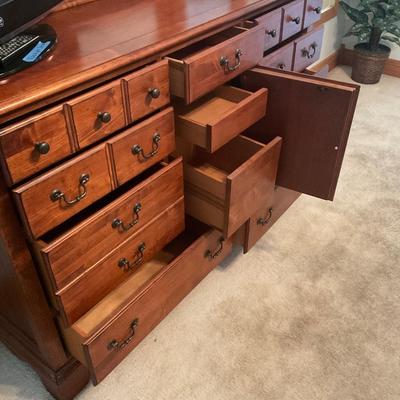 Dresser Very Nice w/Mirror
