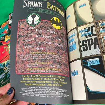 12 Spawn Comics plus DC Graphic Novels & Spawn Figurines (S2-SS)