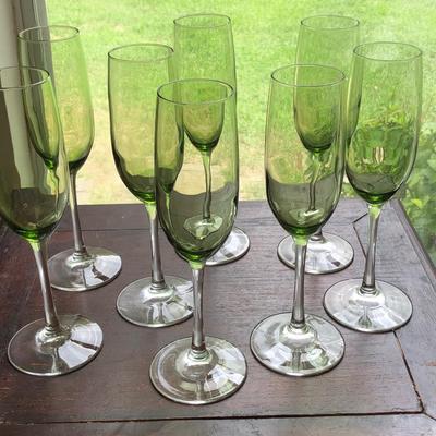 Set of (8) beautiful pale green champagne flutes glasses