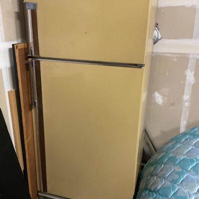 Hotpoint Refrigerator/ Freezer works great
