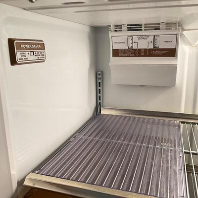 Hotpoint Refrigerator/ Freezer works great