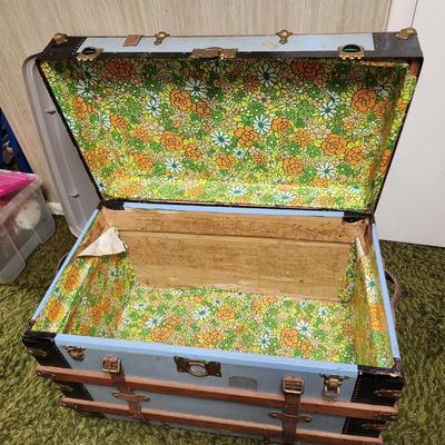 Vintage Steamer Trunk on rollers  32Lx19wx22H No Key