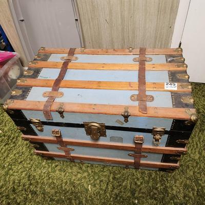 Vintage Steamer Trunk on rollers  32Lx19wx22H No Key