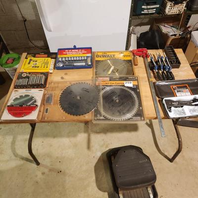 Table Lot of tools, DeWalt 10