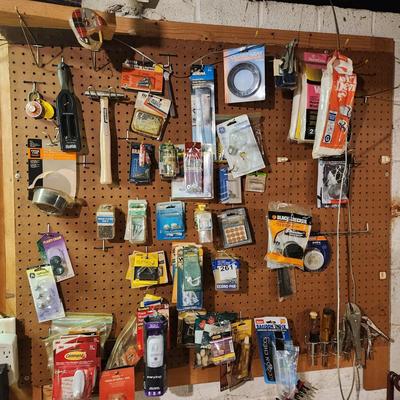 Workshop tools Peg Board Section Right Side Lot 261 WYSIWYG