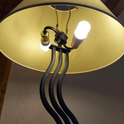 Wavy Iron Floor Lamp (LR-BBL)