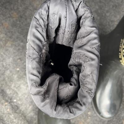 Juicy couture rain boots size 7
