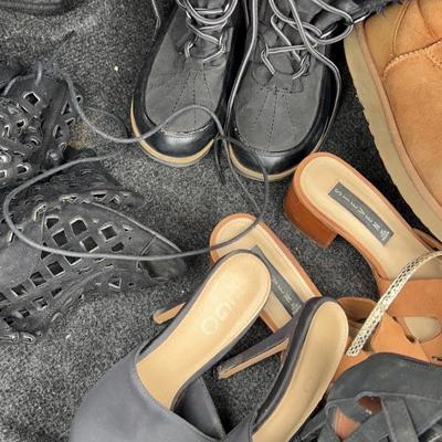 Lot of womenâ€™s shoes size 7