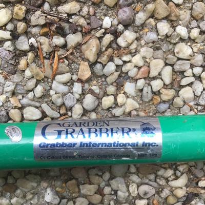 810 Pair of Green Garden Grabbers