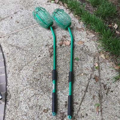 810 Pair of Green Garden Grabbers
