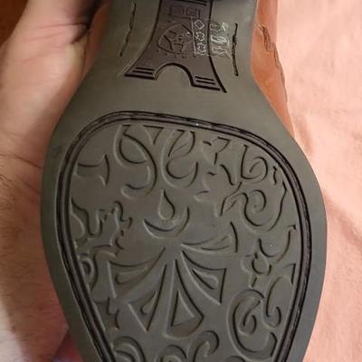 Size 9 Ariat shoes