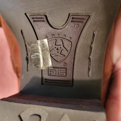 Size 9 Ariat shoes