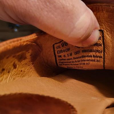 Size 9 Ariat shoes