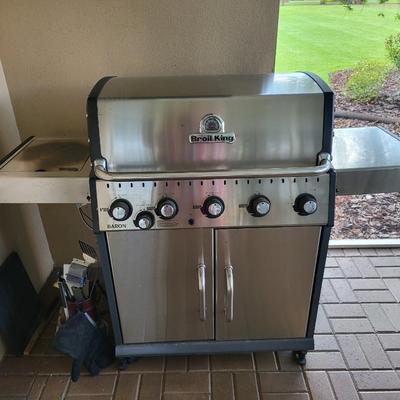 Broil King Baron Propane Gas Grill