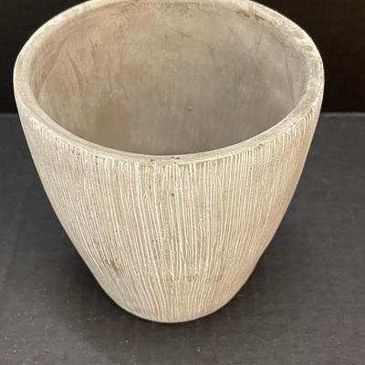 Fibered Concrete Textured Egg Planter