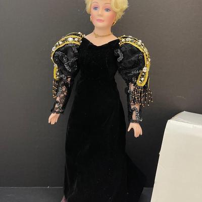 Mary Kay Ash 30th Anniversary Porcelain DollÂ  & COA