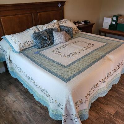 Split King I10 360 Smart Bed W/ Stanley Headboard and Linen