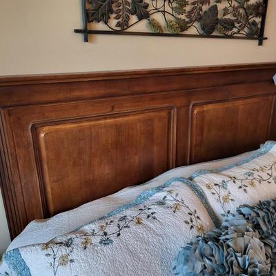 Split King I10 360 Smart Bed W/ Stanley Headboard and Linen