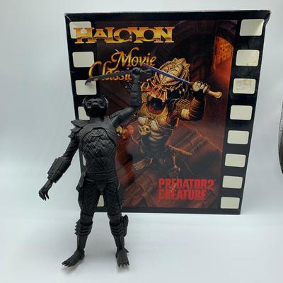 Predator Books & Comics with a Figurine & Halcyon Predator Model (S2-HS)
