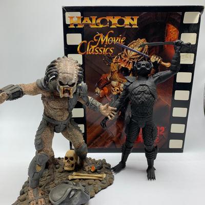 Predator Books & Comics with a Figurine & Halcyon Predator Model (S2-HS)