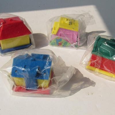 Lot 346: Sealed Lot of 4 Happy Meal Toy Houses