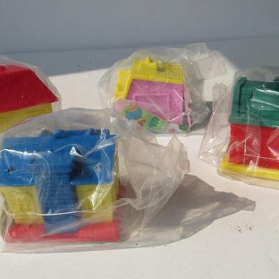 Lot 346: Sealed Lot of 4 Happy Meal Toy Houses