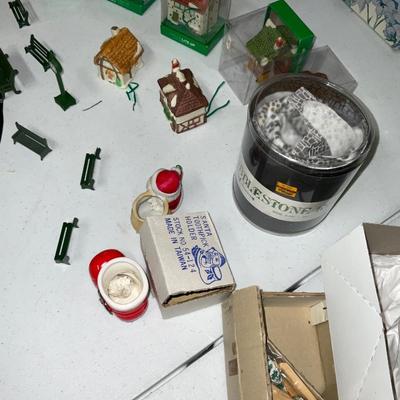 Dickenâ€™s Village Light-Up And Accessories