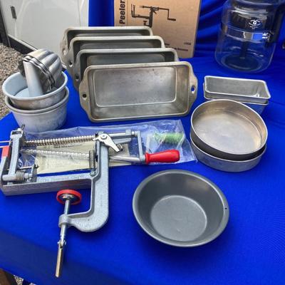 PAMPERED CHEF APPLE ðŸŽ PEELER, STOVE TOP COFFEE POT AND ALL SORTS. IF BABY BAKING PANS AND MORE