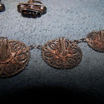 LOT 26 BEAUTIFUL VINTAGE MEXICAN SILVER JEWELRY