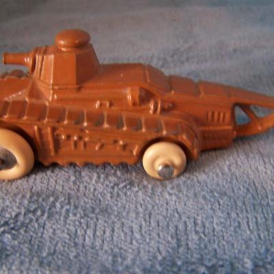 LOT 45 VINTAGE BARCLAY WWII RAMMING TANK
