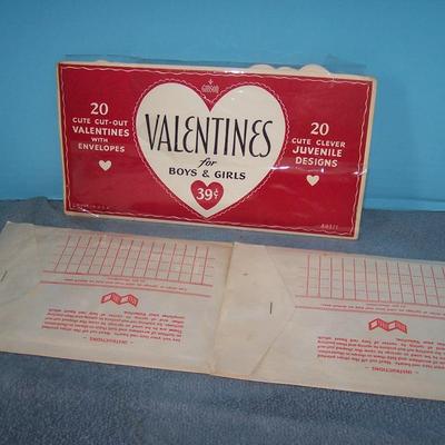 LOT 72 FABULOUS VINTAGE VALENTINE'S IN PACKAGES