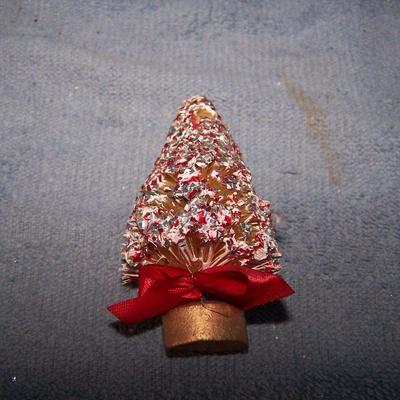 LOT 77  GREAT VINTAGE CHRISTMAS BRUSH TREE & MERCURY GLASS PINS +